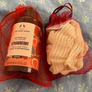 NWOT-The Body Shop Strawberry Shower Gel (8.4 oz) with free bath lily!